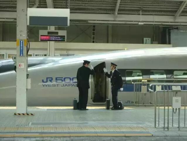 在日本工作 各行业的平均工资有多少