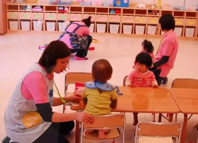 在日本工作 各行业的平均工资有多少