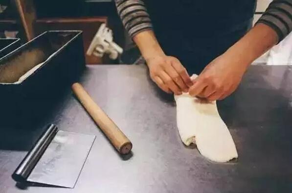 在日本工作 各行业的平均工资有多少