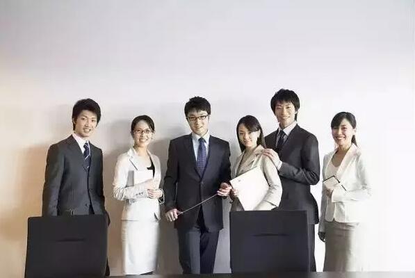 在日本工作 各行业的平均工资有多少