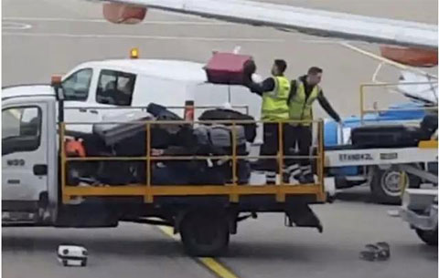 日本工作人员竟然对乘客的行李箱做出这种事情!!