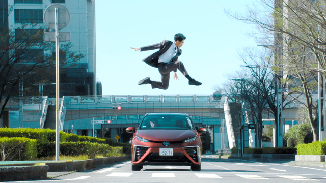 日本趣味公益视频劝导司机礼让行人。