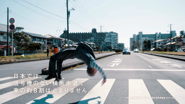 日本趣味公益视频劝导司机礼让行人。