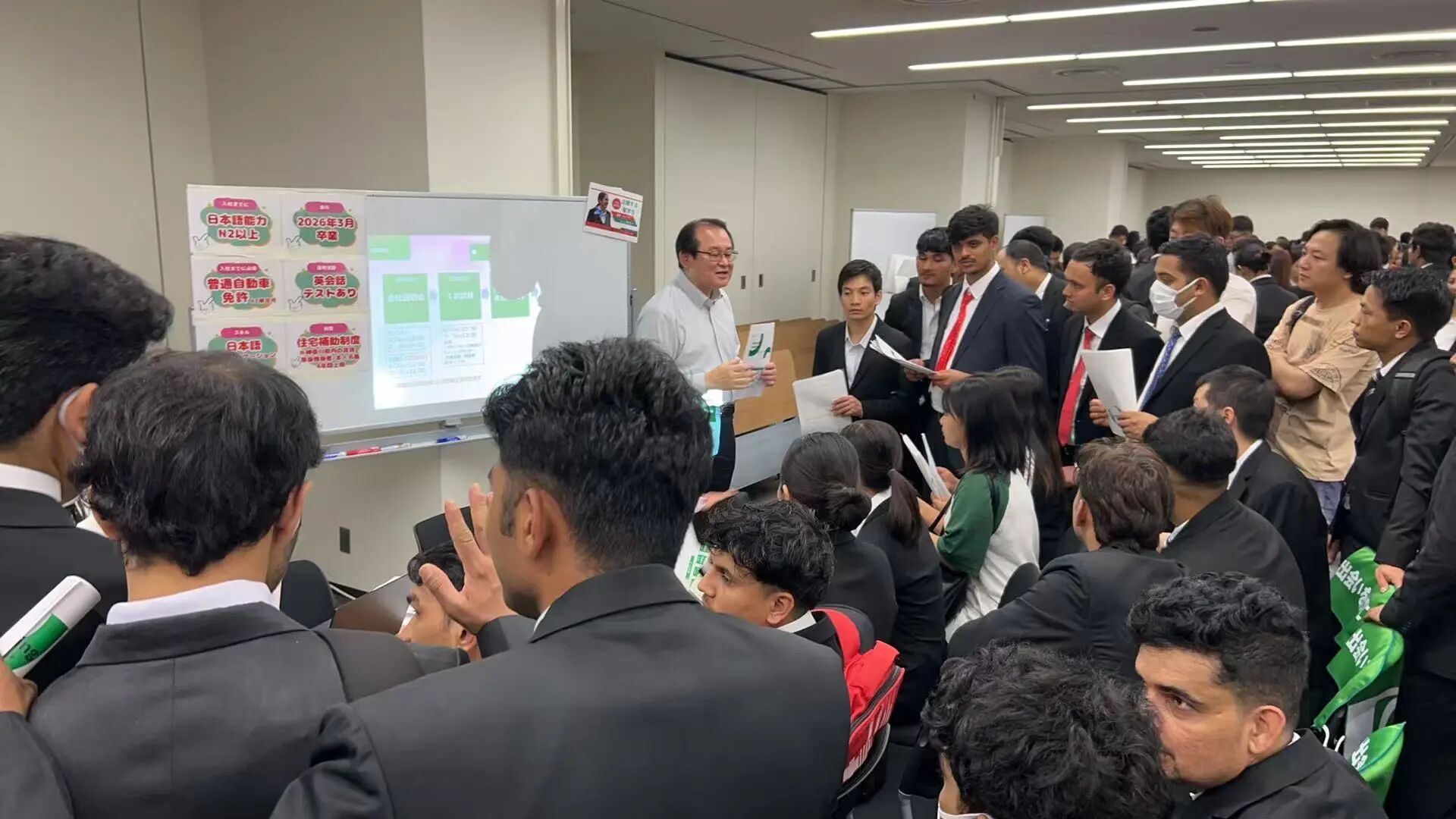 ���չ���