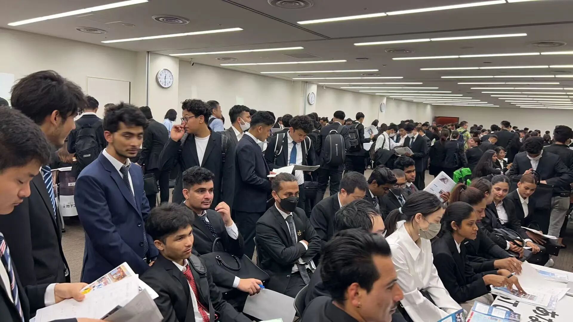 ���չ���